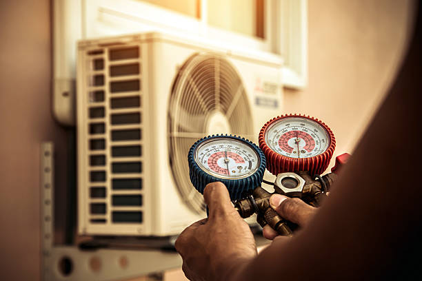 Professional Hvac Installation technician working in Reynolds, IN